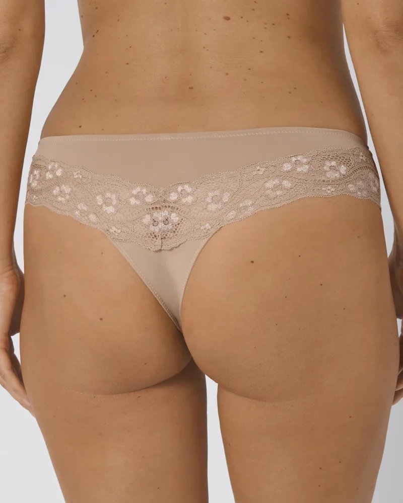 Majtki stringi Lovely Micro Brazilian String Triumph 10182554