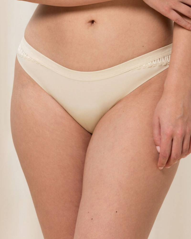 Majtki stringi Aura Spotlight High Leg string Triumph 10207998 - beżowe